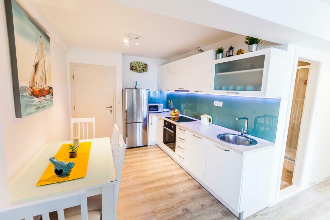 Apartments Mb Kastela Luaran gambar